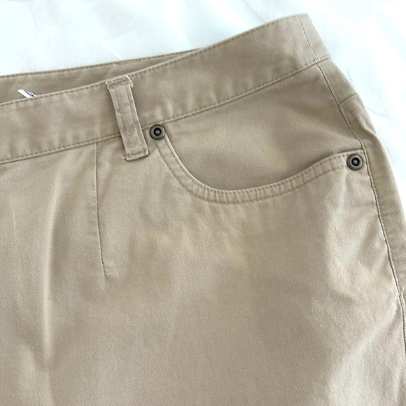 Talbots Stretch Khaki Capris. Decorative Back Pockets. Petite Size 18W - Picture 3 of 10